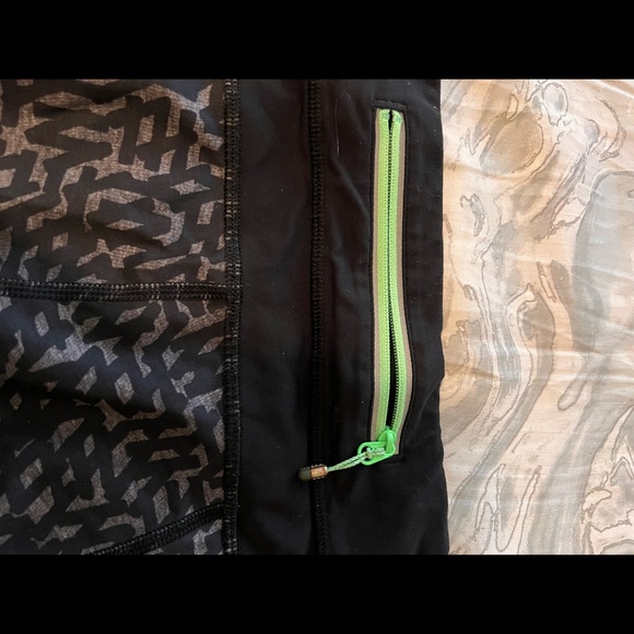 Lululemon crop leggings!!! - Picture 3 of 5